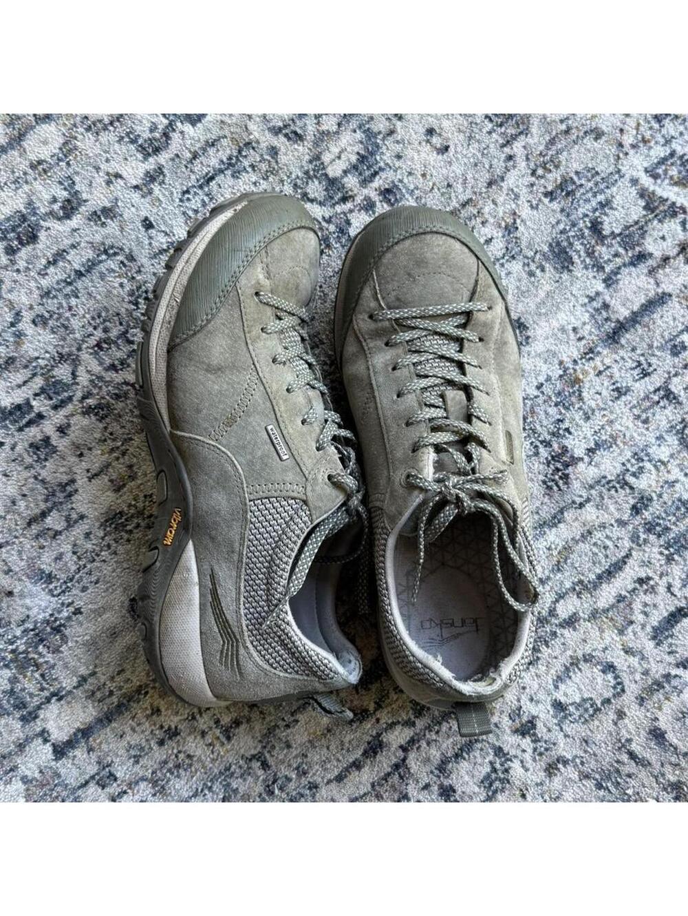 Wmns Merrell gray leather & fabric hiking shoes size US 8.5